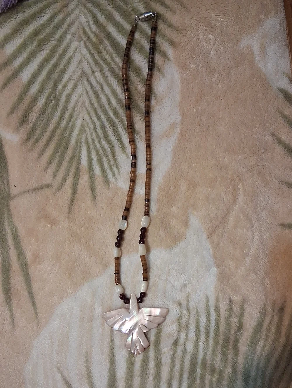 Shell Eagle Neckless - Picture 2 of 3